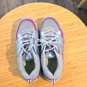 Earth Origins new w/o original box  sneakers.